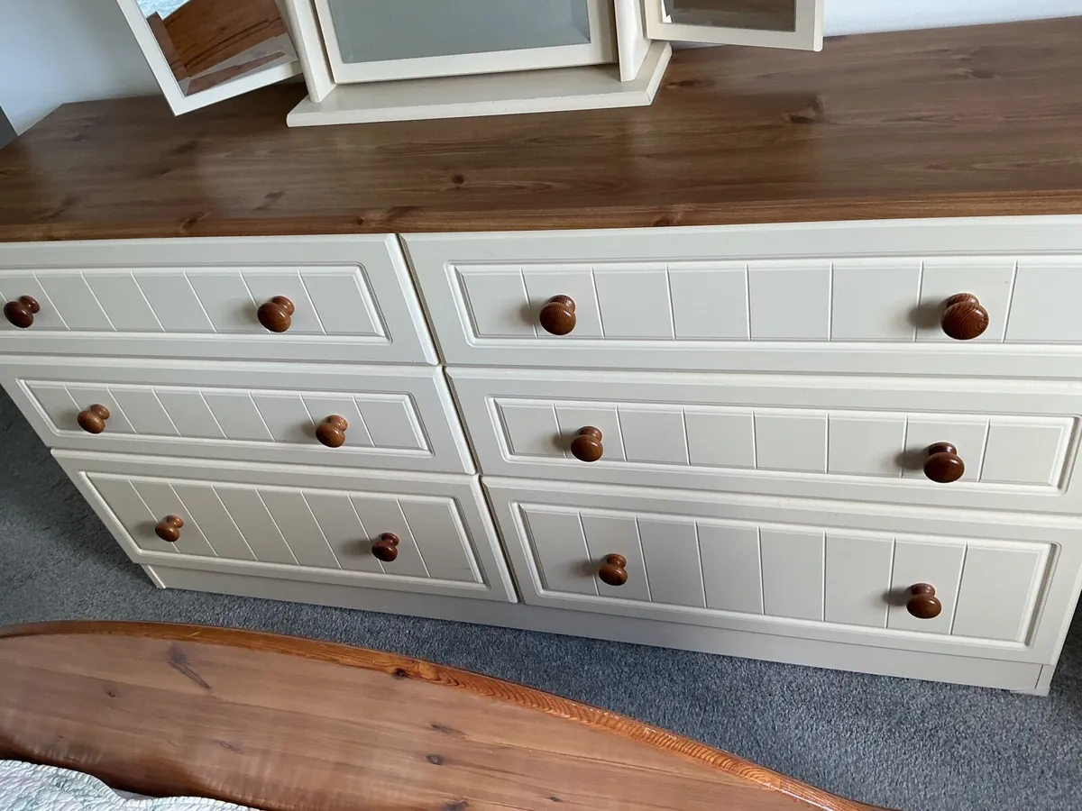 Dressing table