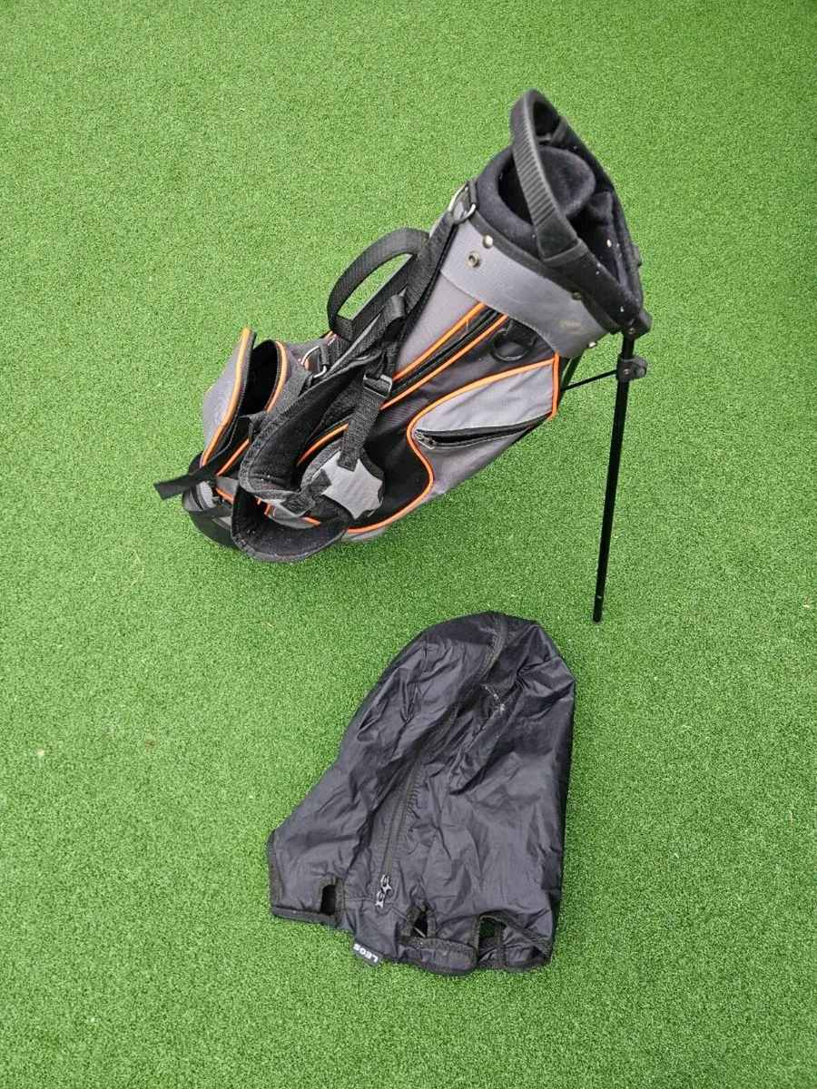 Kids Golf Bag + Cover. All Zips Working - Image 2
