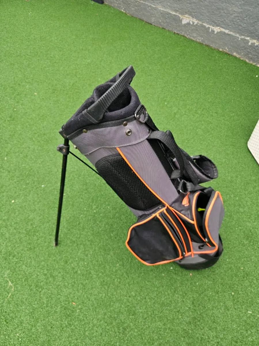 Kids Golf Bag + Cover. All Zips Working - Image 3