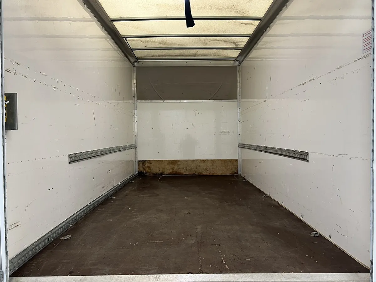 2023 Iveco Daily Luton Box Van - Image 3