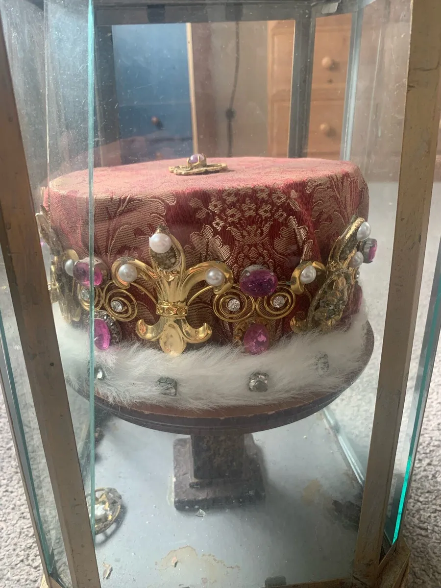 Crown - Image 2