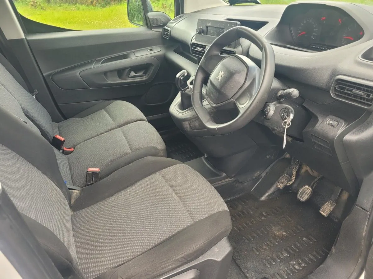 Peugeot Partner ACTIVE PLUS 3 SEATER 1.6 BLUE HDI - Image 4