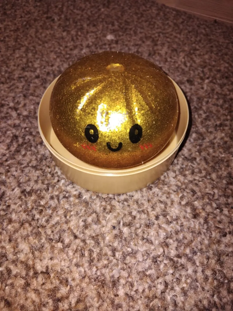 Rare Golden Glitter Dumpling Squishy - Image 1