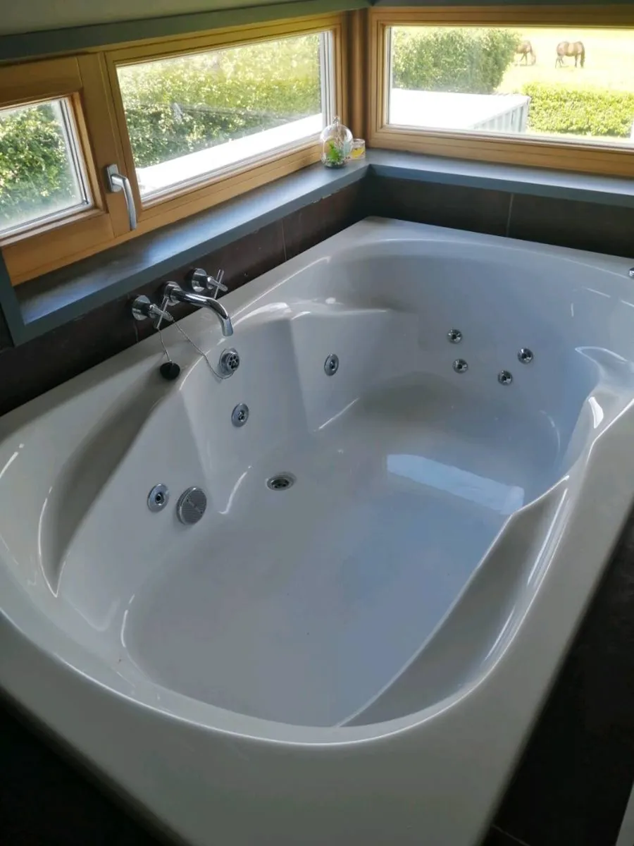 Bath Jaccuzi - Image 1