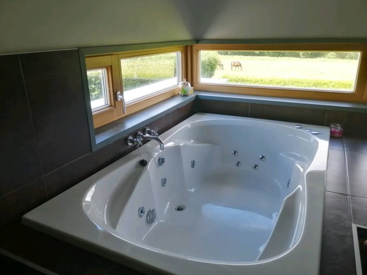 Bath Jaccuzi - Image 2