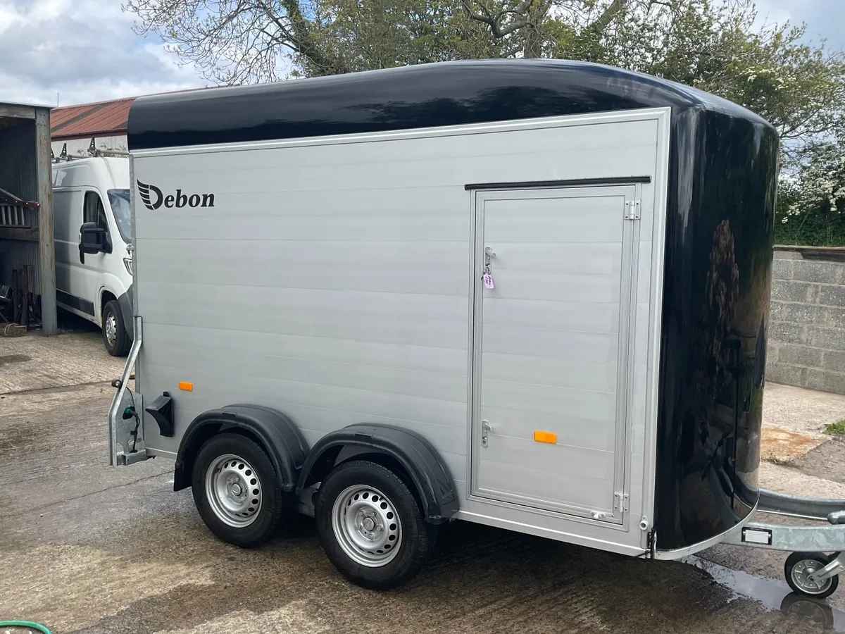 Trailer - Image 1