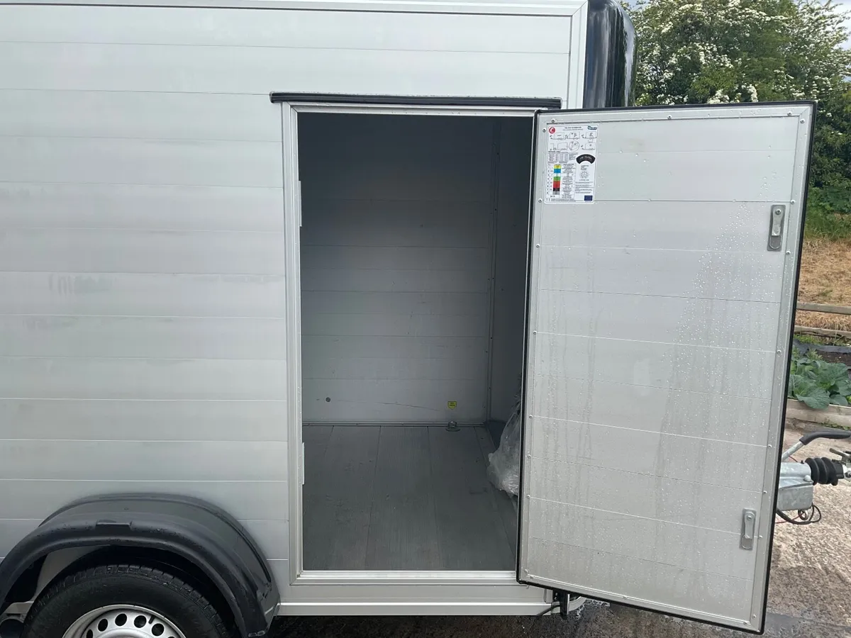 Trailer - Image 4
