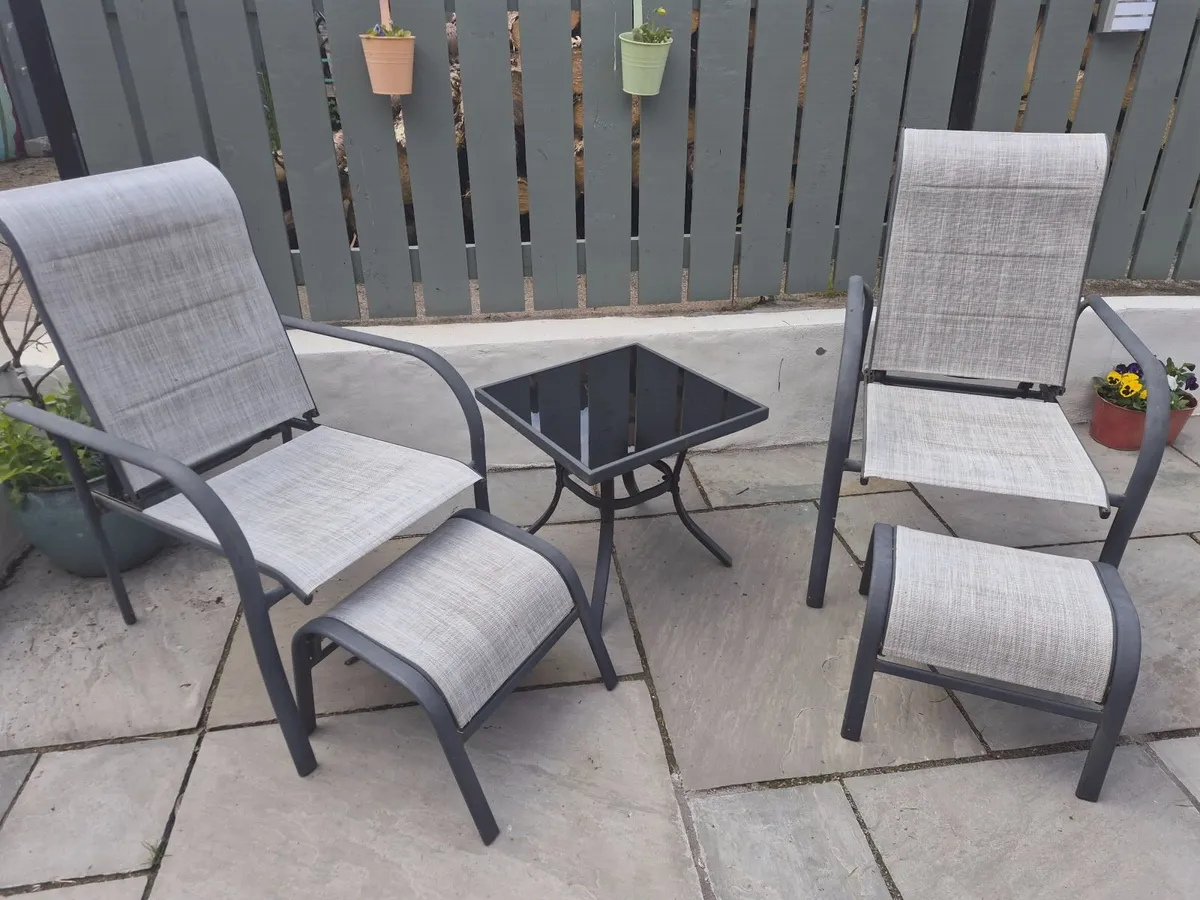 Garden furniture - Image 1