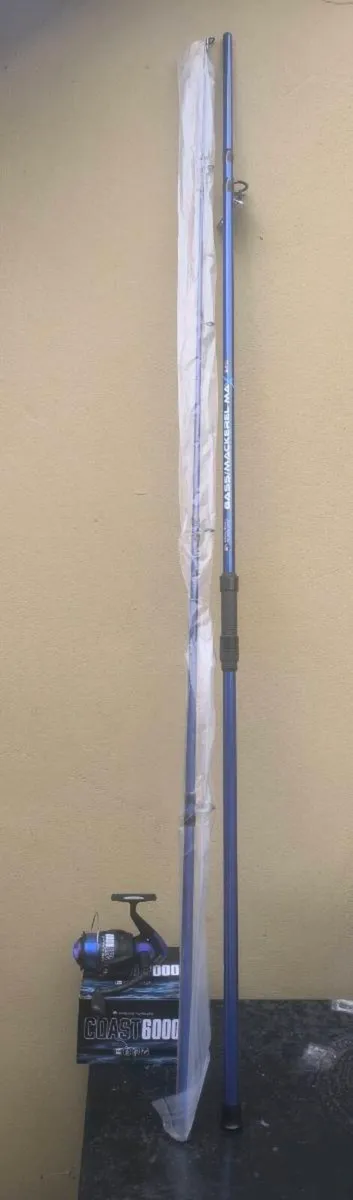 Angling pursuits 10' Mackerel/Bass rod and reel - Image 1