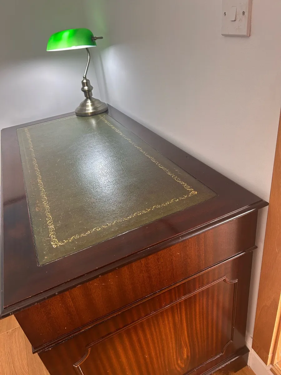 Mahogany desk - Image 4