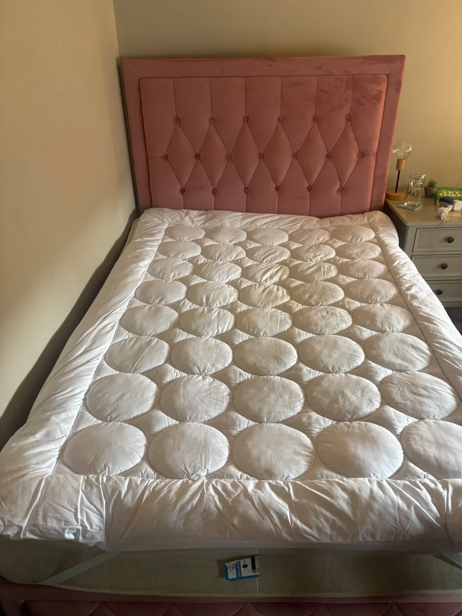 Bed - Image 1