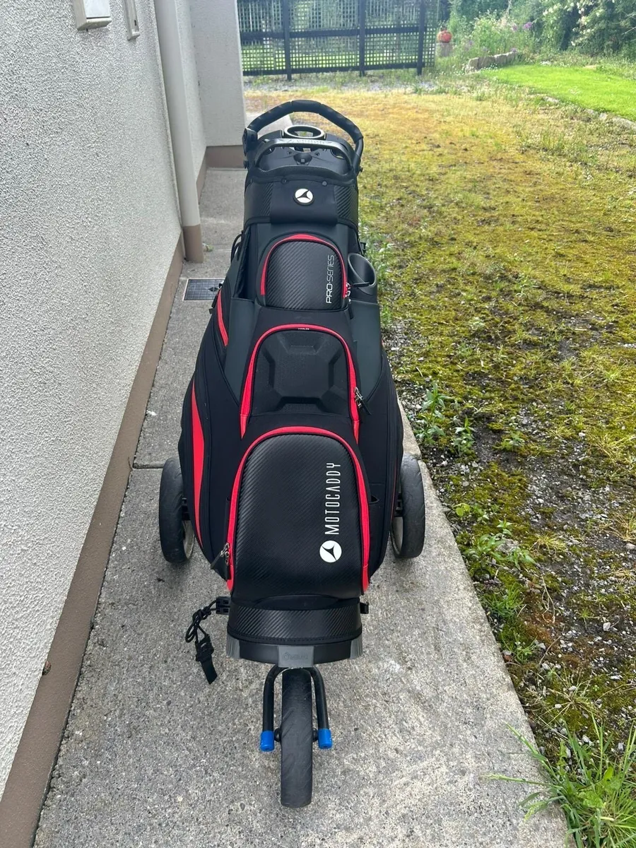 Motocaddy Golf Bag and Trolley - Image 2