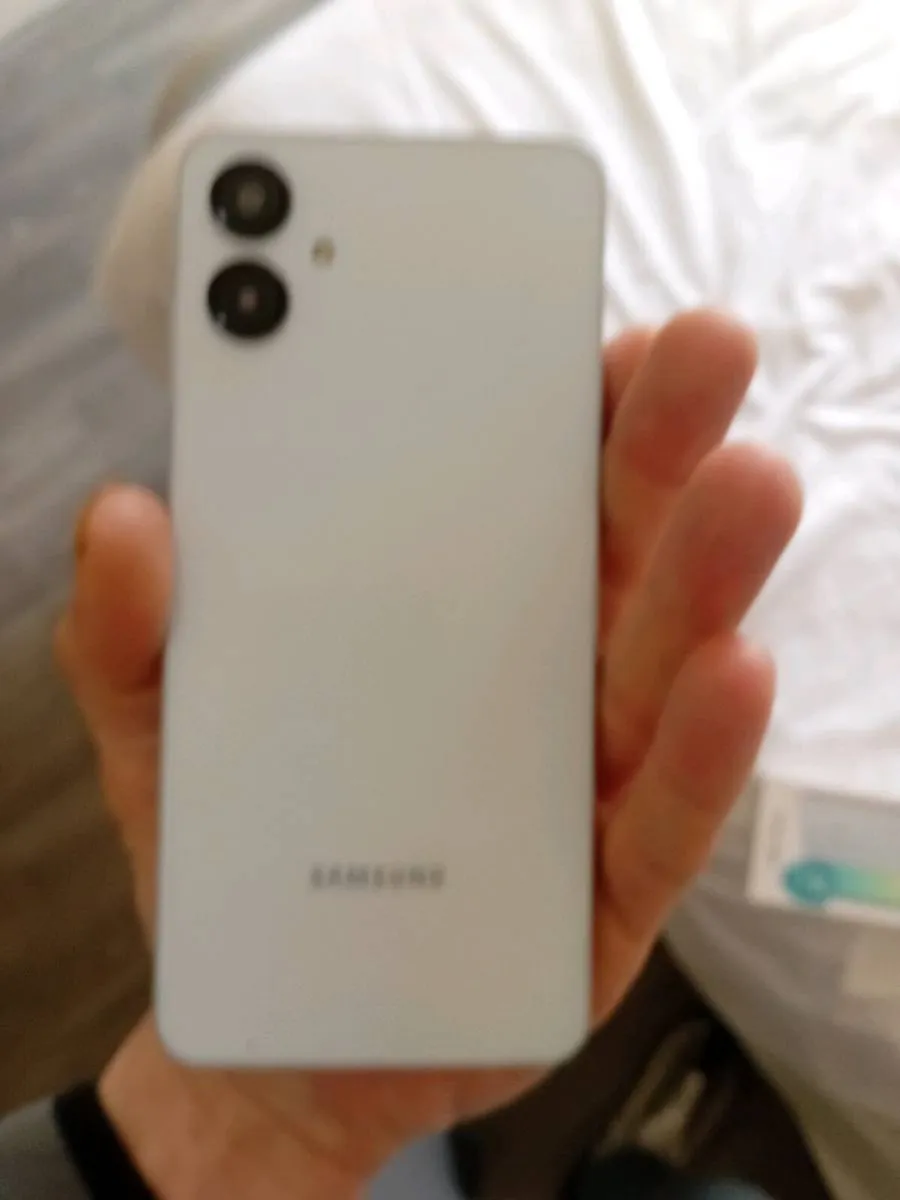 Samsung a06 used once - Image 2