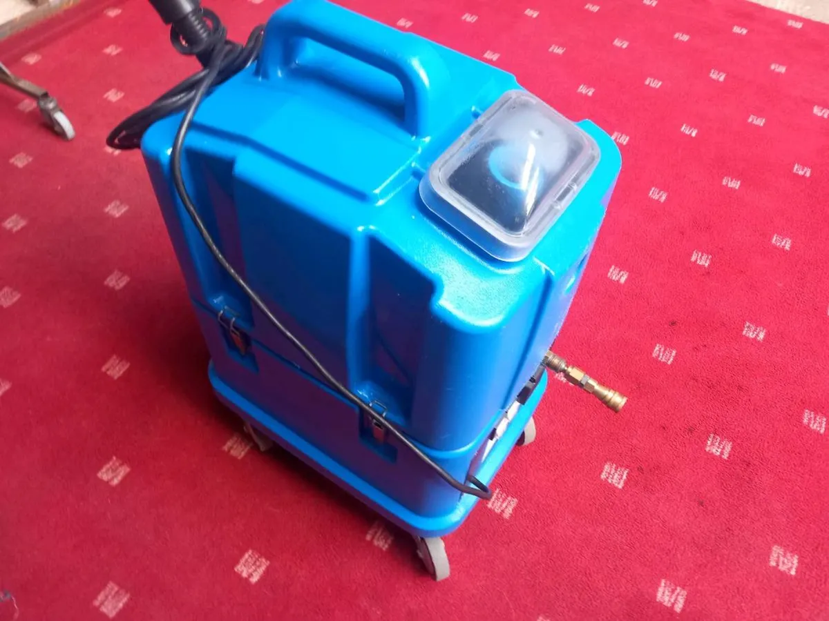 Carpet vleaming machine - Image 1