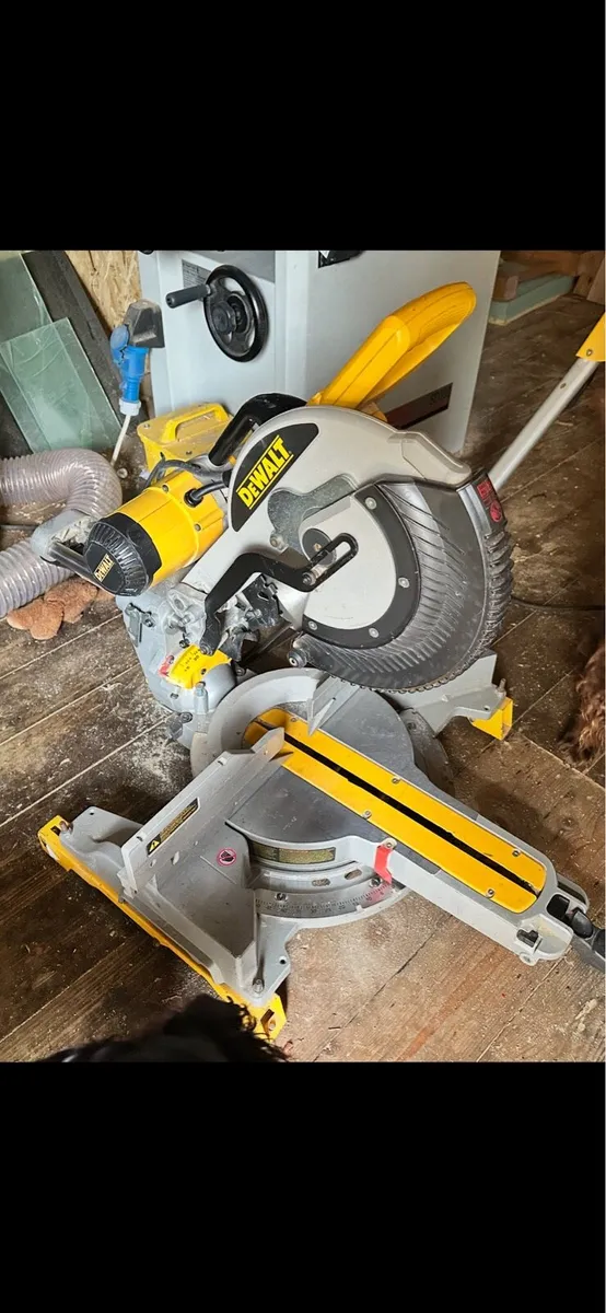 Dewalt 12” sliding mitre saw chop saw and stand - Image 1