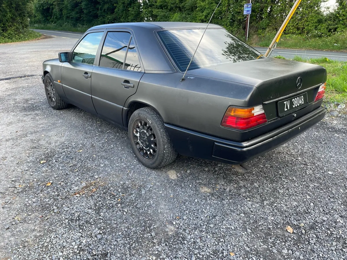 W124 Mercedes 2.6 - Image 3