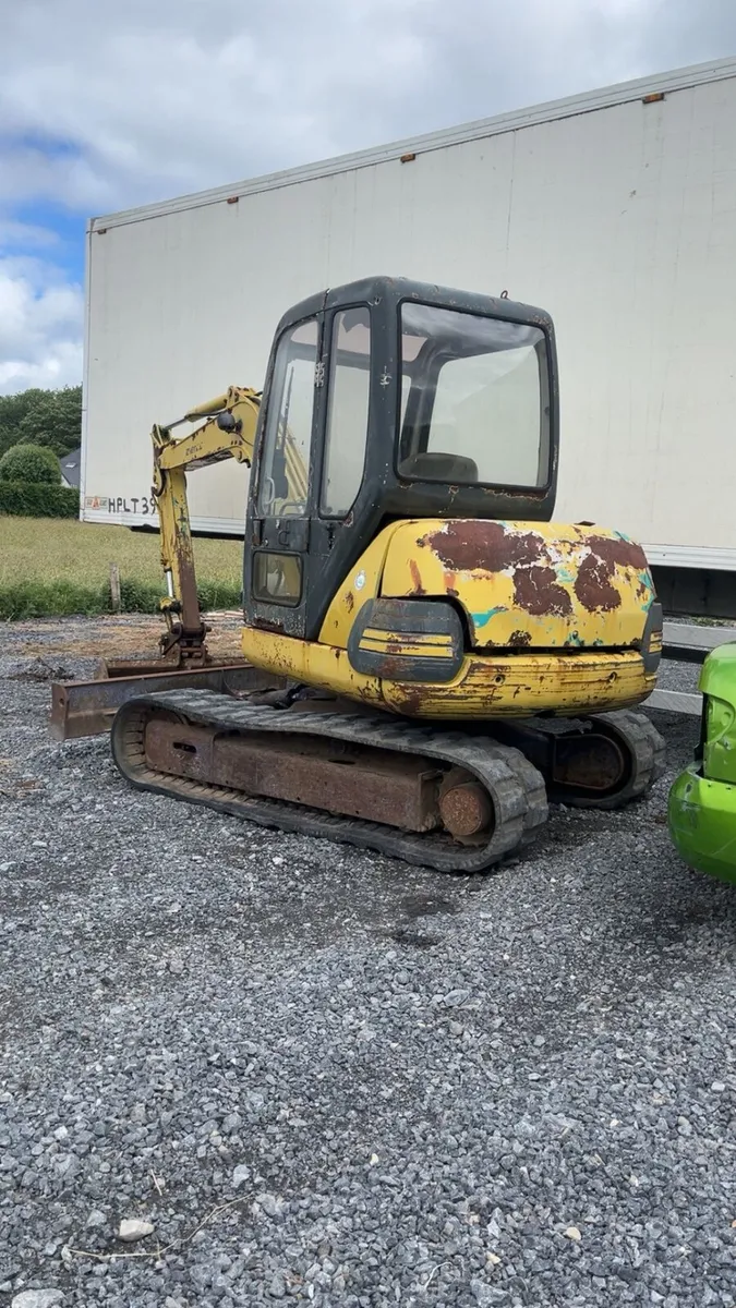 Komatsu 4.5ton mini digger - Image 4
