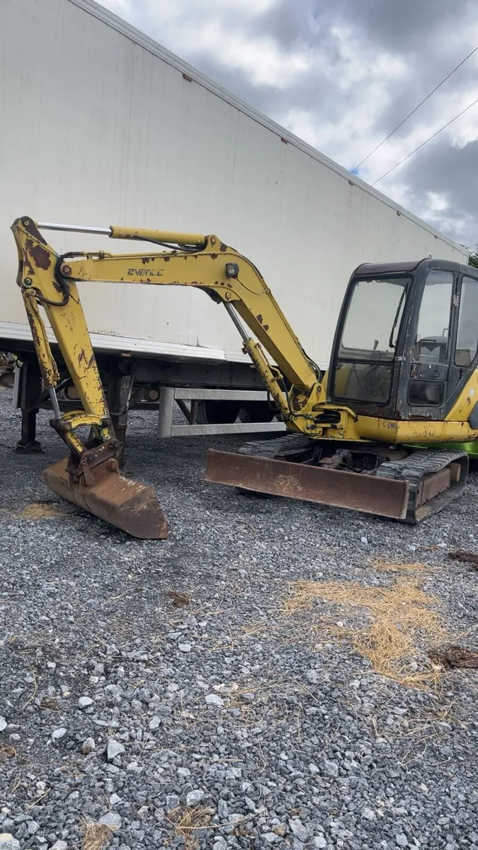 Komatsu 4.5ton mini digger - Image 1
