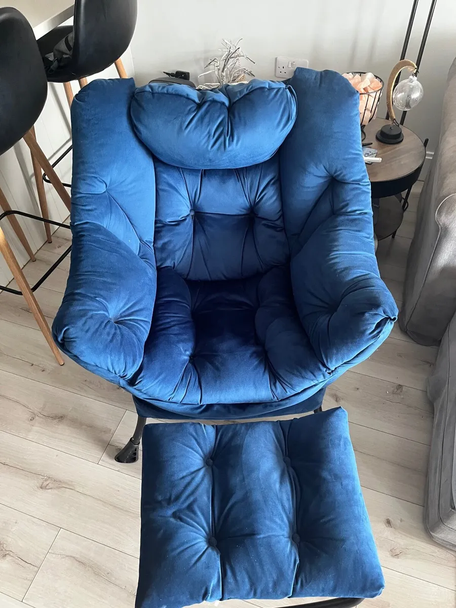 Armchair with footrest - Image 1
