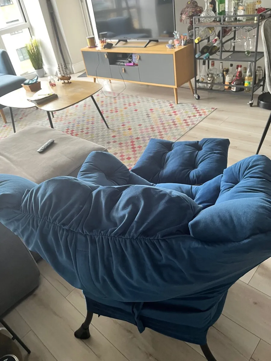Armchair with footrest - Image 3