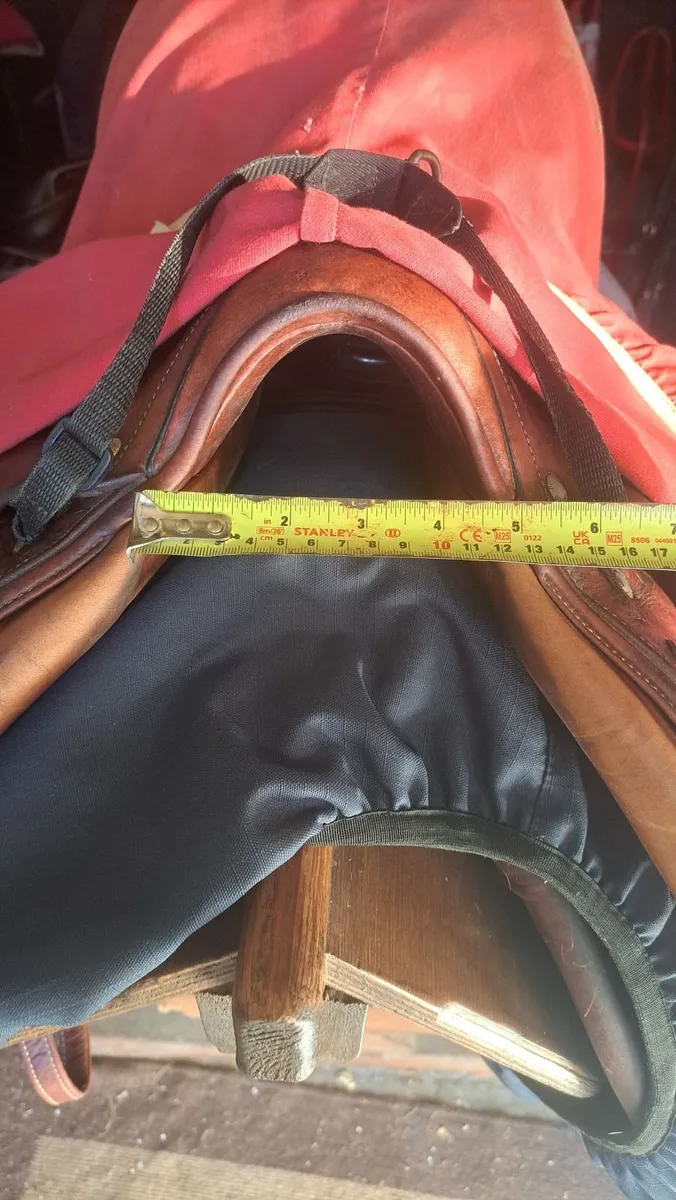 Devoucoux Jumping Saddle - Image 3
