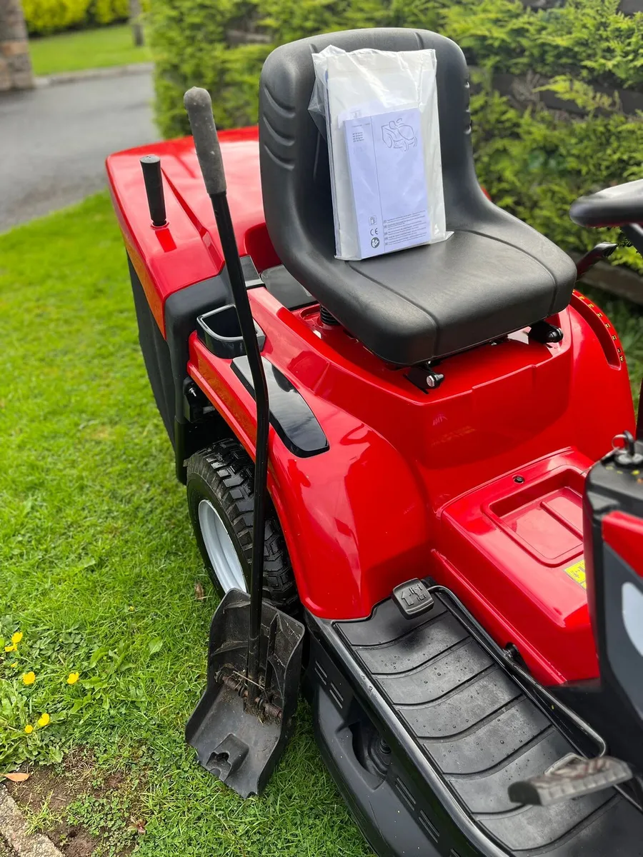 2024 Castlegarden ride on lawnmower - Image 4