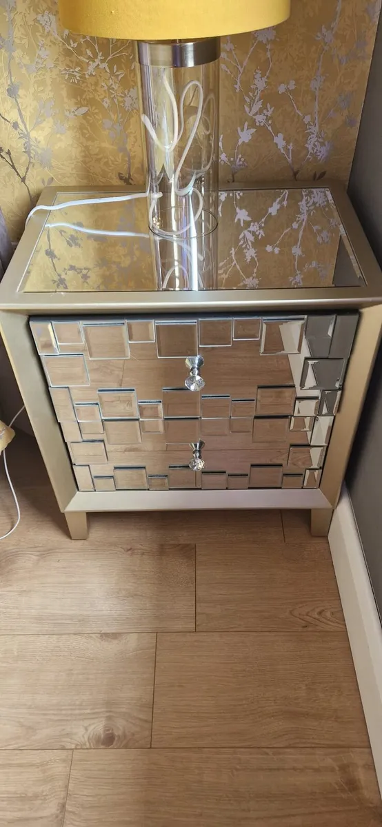 Bedside lockers