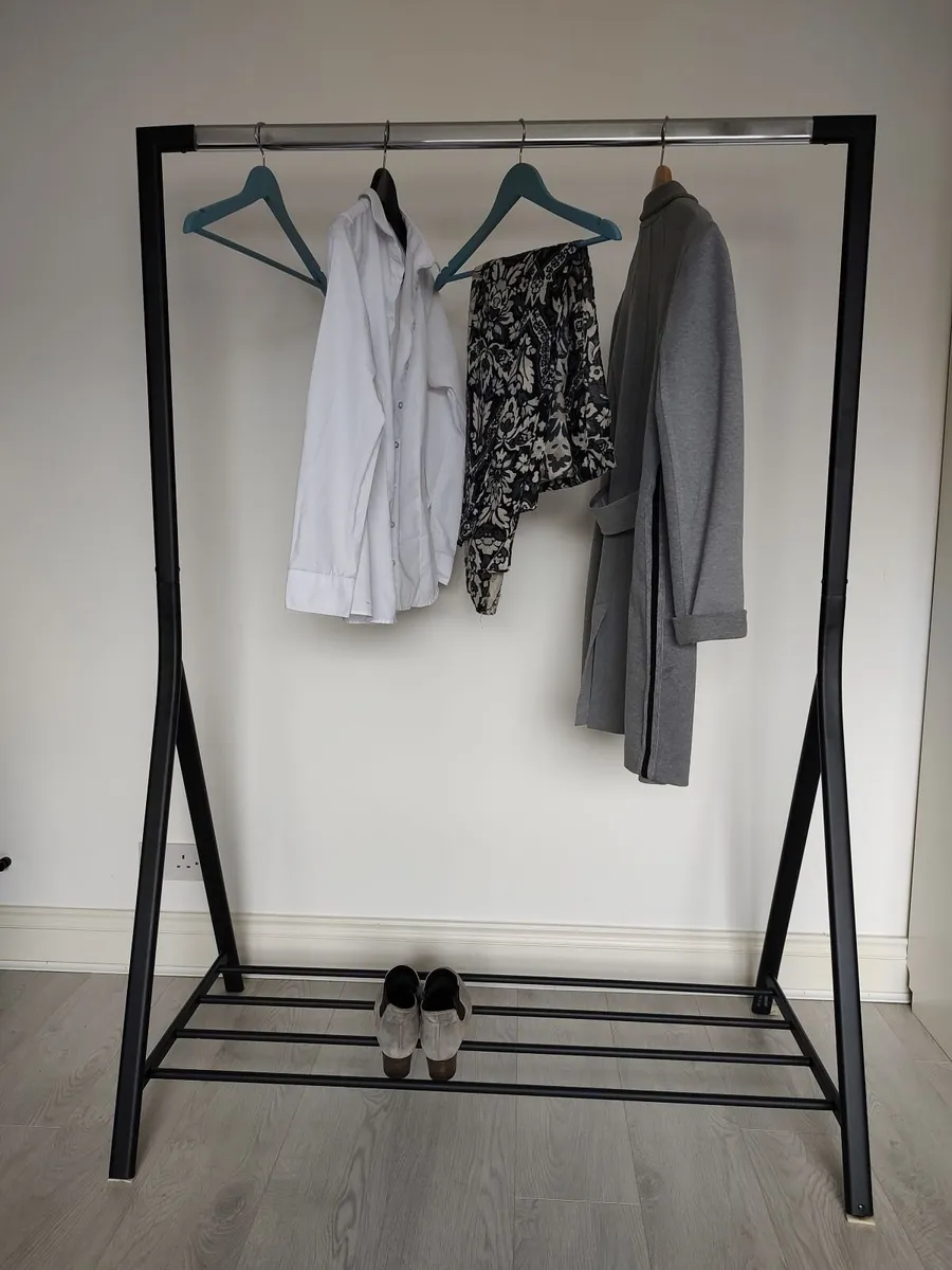 clothes rail - Image 1