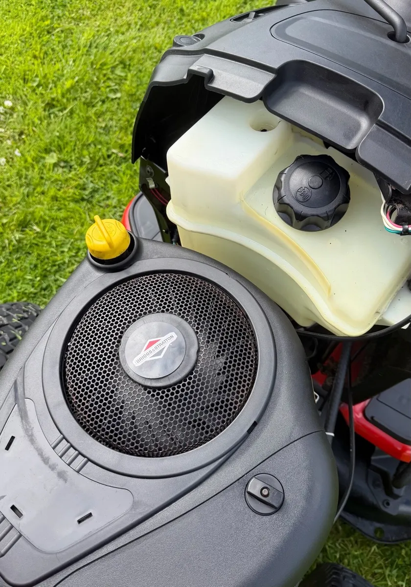 Lovely clean Ride on mower 42” Cut - Image 3