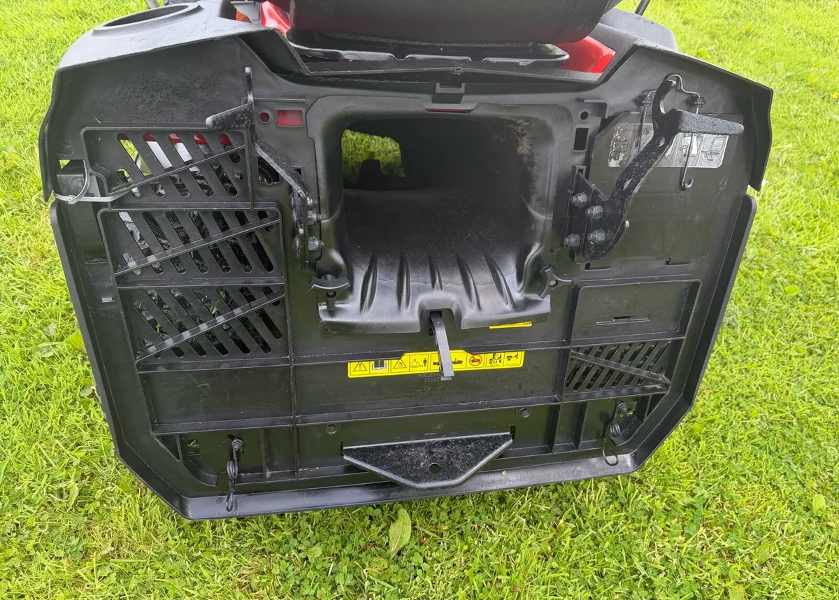 Lovely clean Ride on mower 42” Cut - Image 2