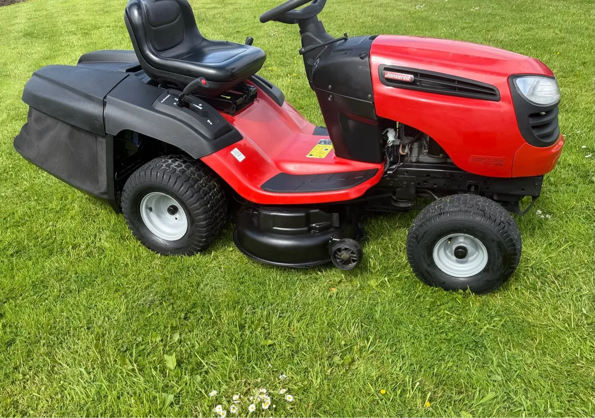 Lovely clean Ride on mower 42” Cut - Image 4