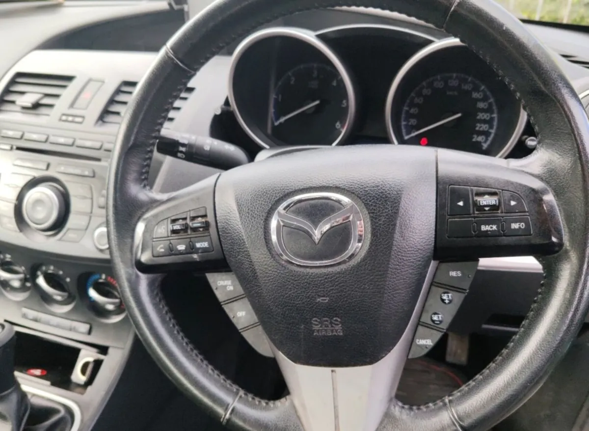 Mazda 3 - Image 2