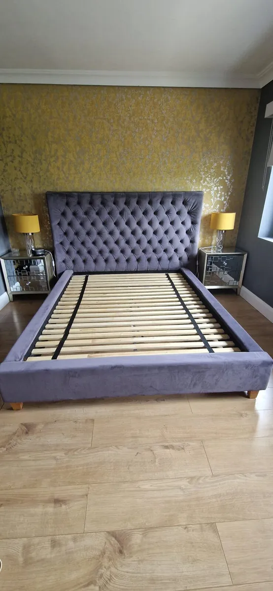 Bed frame - Image 1