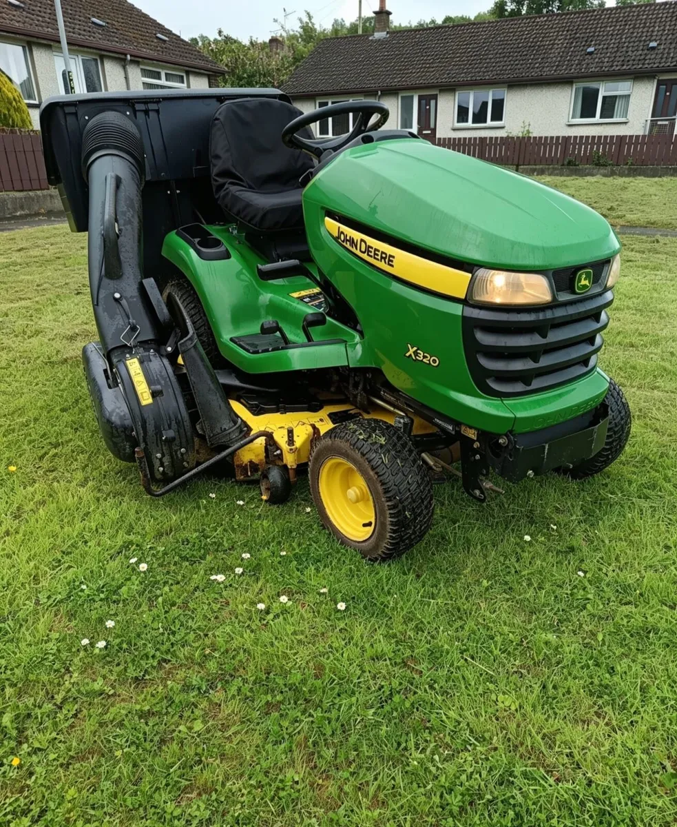 John derre commercial grade ride on lawnmower - Image 4