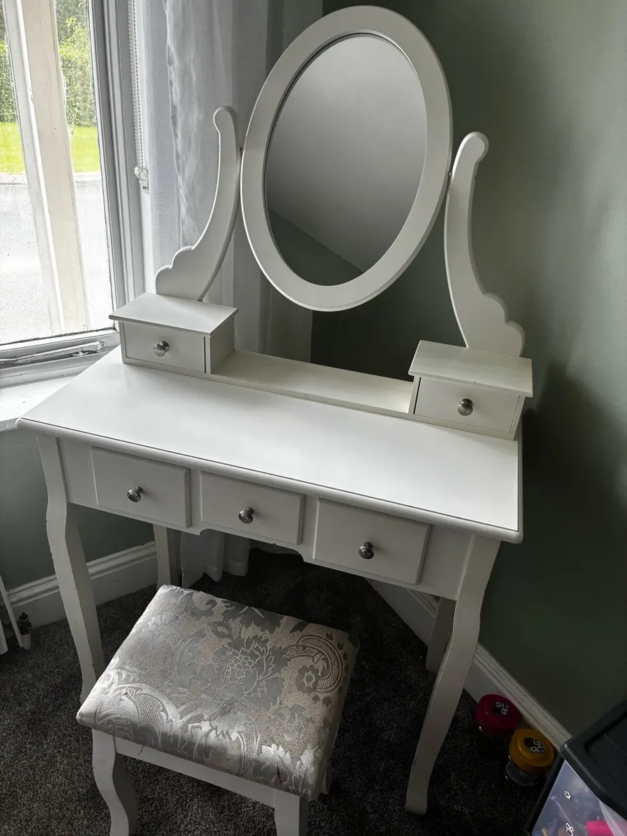 Dressing table - Image 1