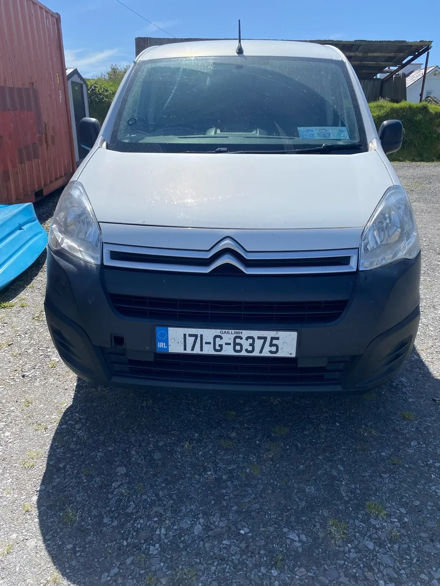 Citroen Berlingo MPV diesel white - Image 1
