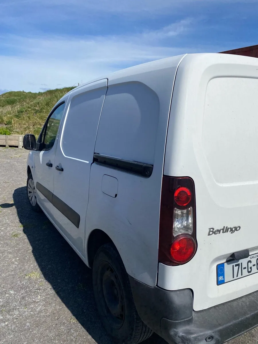 Citroen Berlingo MPV diesel white - Image 4