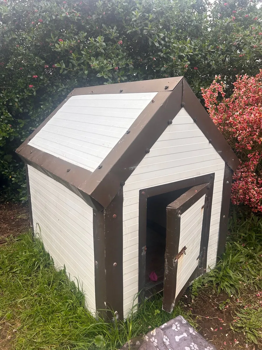 Insulated dog house for sale - Image 1
