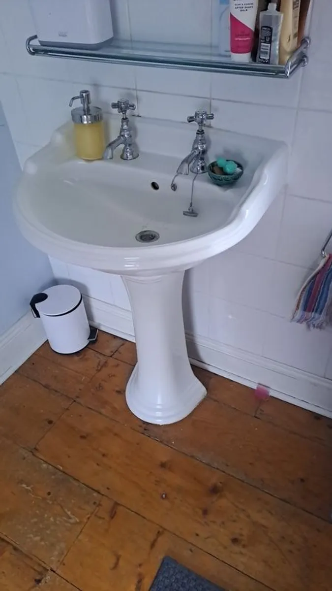 Traditional Bathroom Basin, Chrome Taps & Pedestal - Image 2