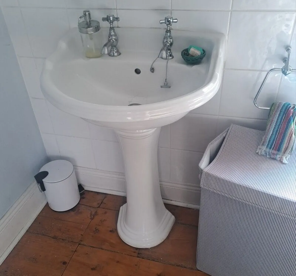 Traditional Bathroom Basin, Chrome Taps & Pedestal - Image 1
