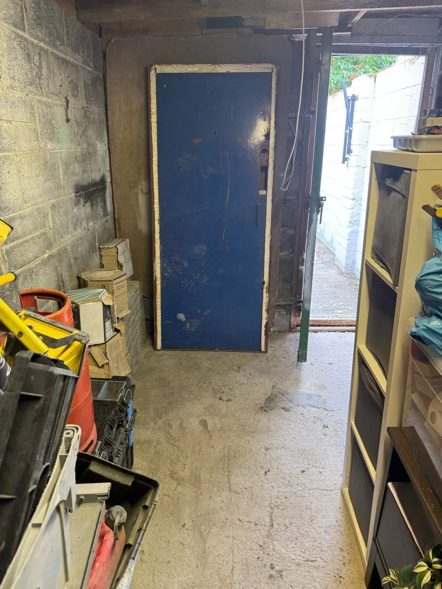 Steel gate - Image 1