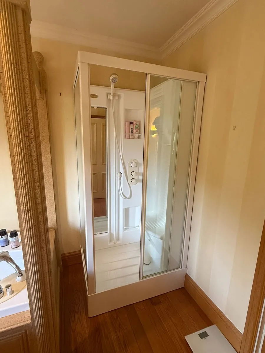 Whirlpool Jacuzzi Shower - Image 1