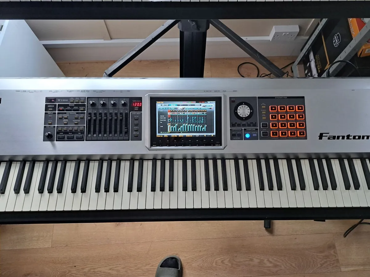 Roland Fantom G8 - Image 1