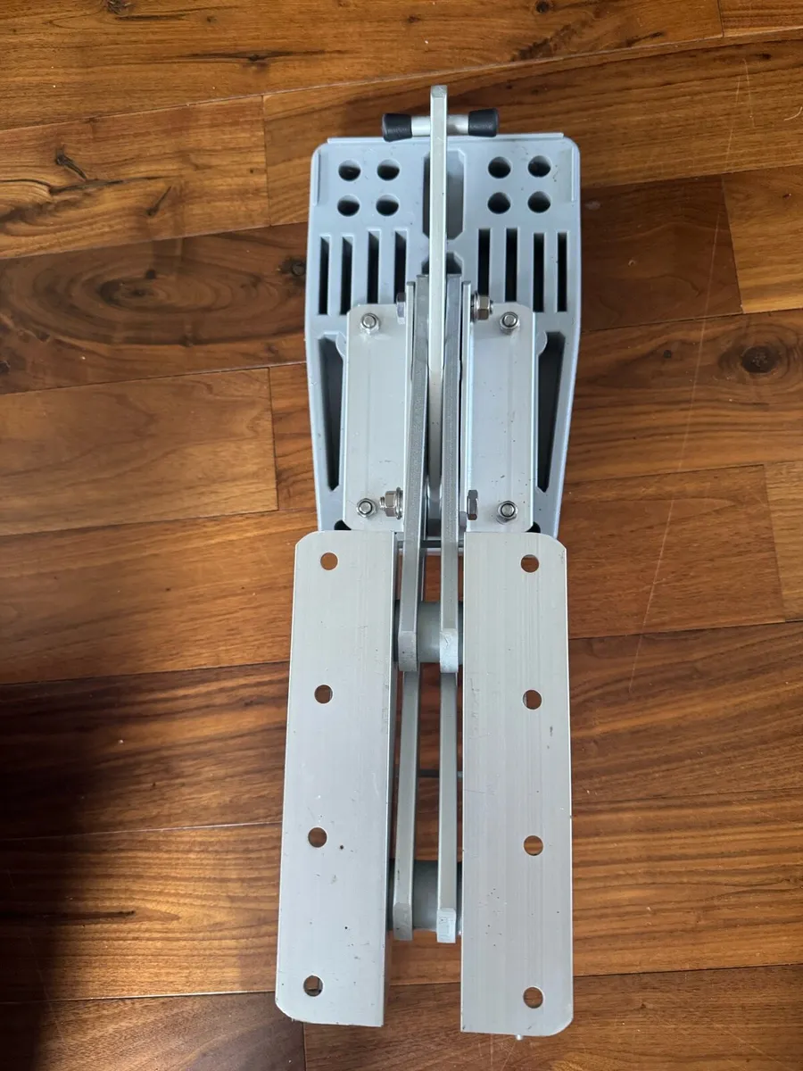Outboard bracket - Image 3