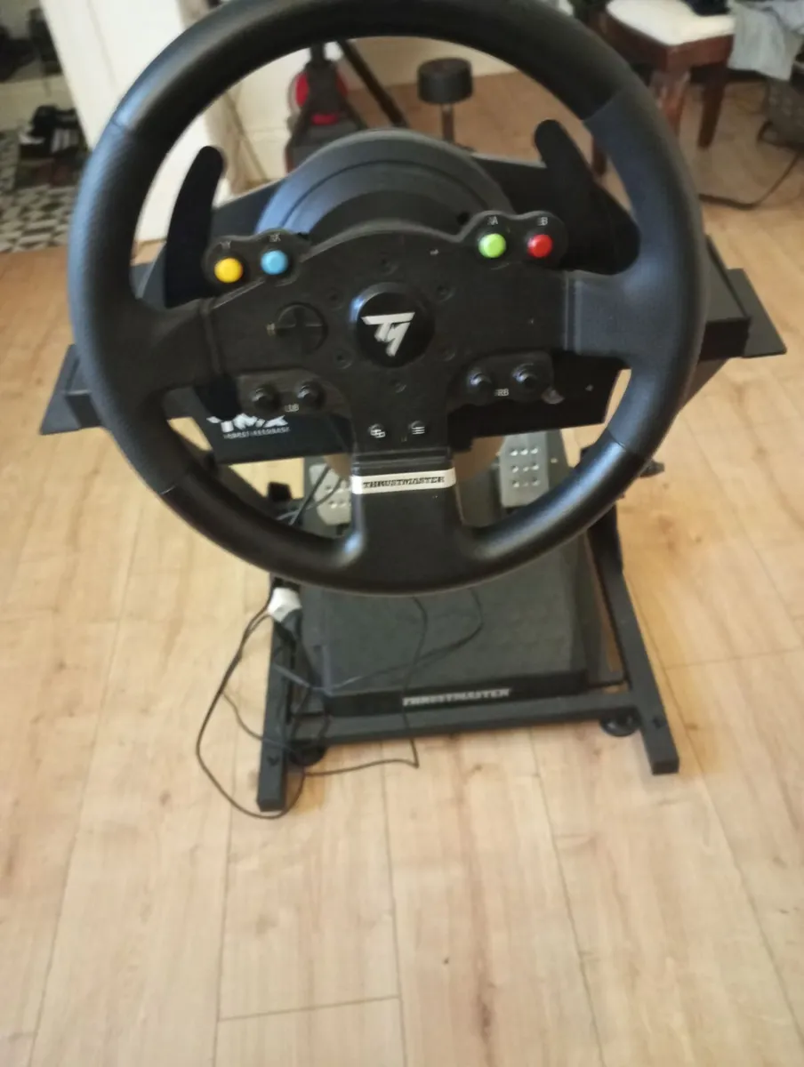 Thrustmaster gaming steering wheel - Image 2