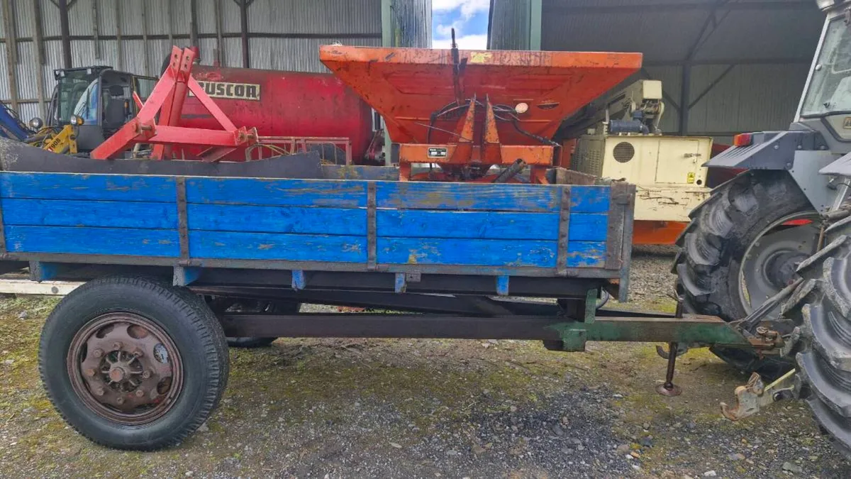 Vintage trailer - Image 1