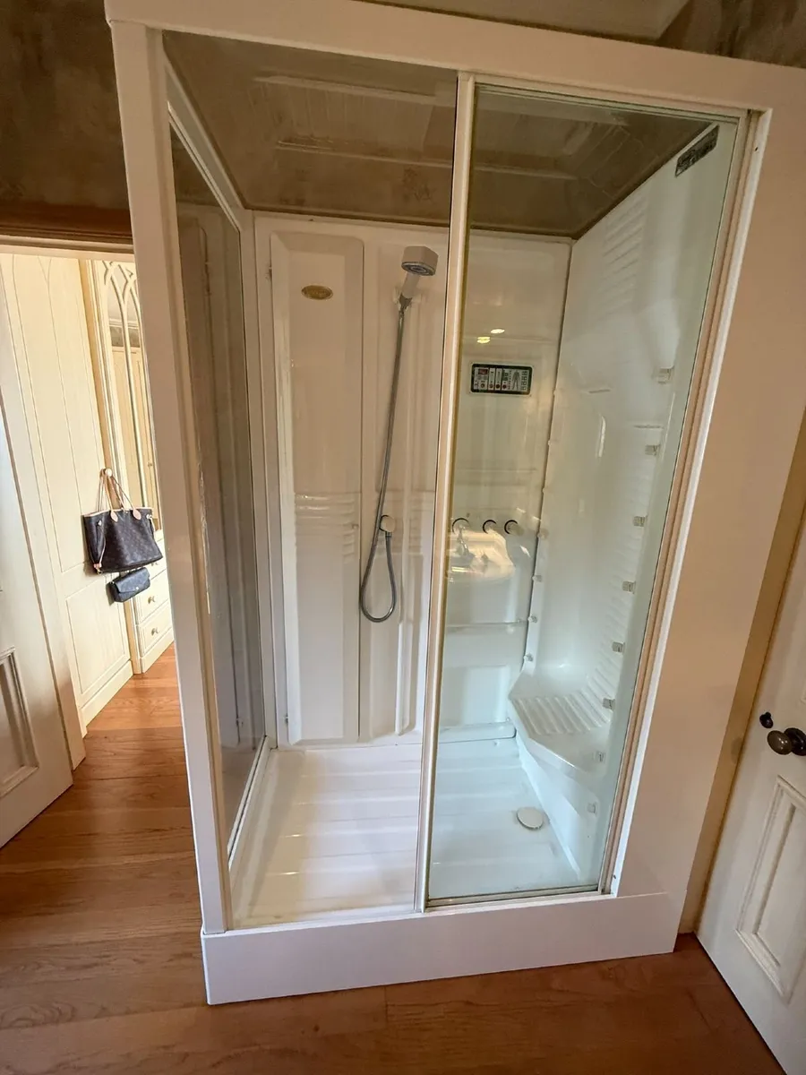 Whirlpool Jacuzzi Shower - Image 2