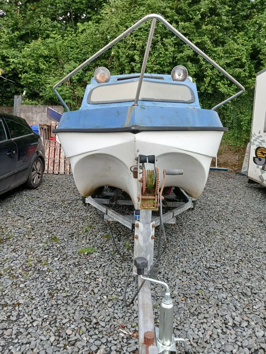 Small Cabin Boat with Trailer,  without engine - Image 1