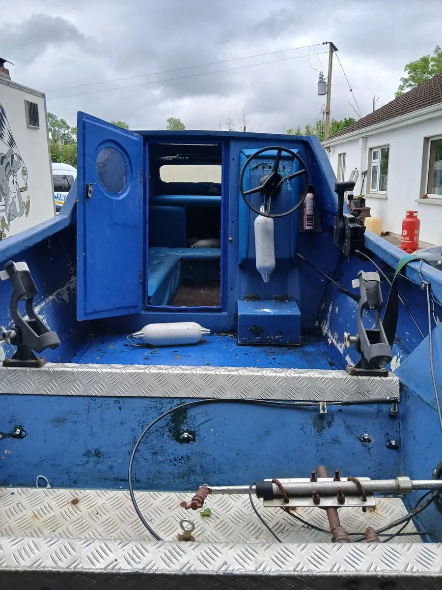 Small Cabin Boat with Trailer,  without engine - Image 3