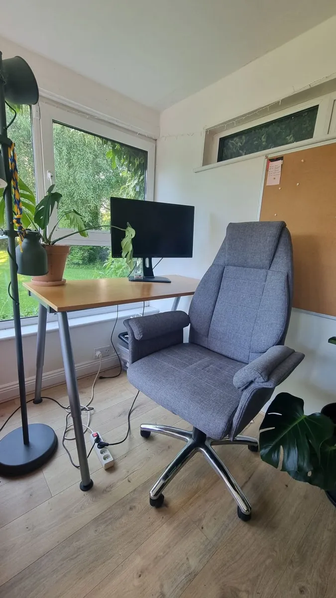 Desk and chair - Image 1